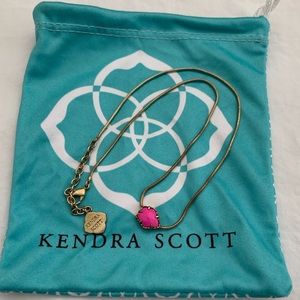 Kendra Scott necklace